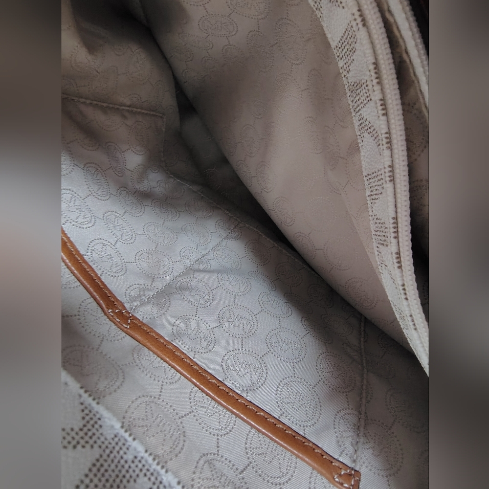 Michael Kors Harper North South Signature Large Vanilla & Brown Logo Tote Bag - Picture 7 of 9